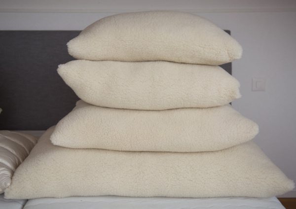 Schweizer Bettwaren Schweizer Schafwollkissen mit Wollflor in verschiedenen Grössen