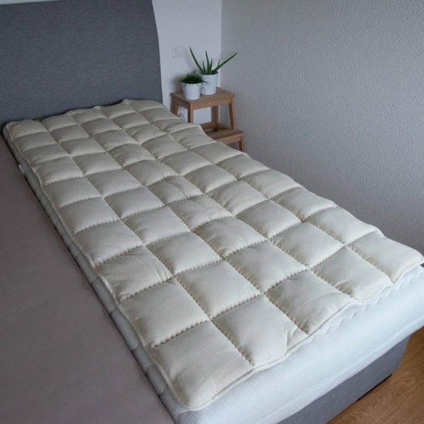 Schweizer Bettwaren Matratzenauflage-Schafwolle-1jpg
